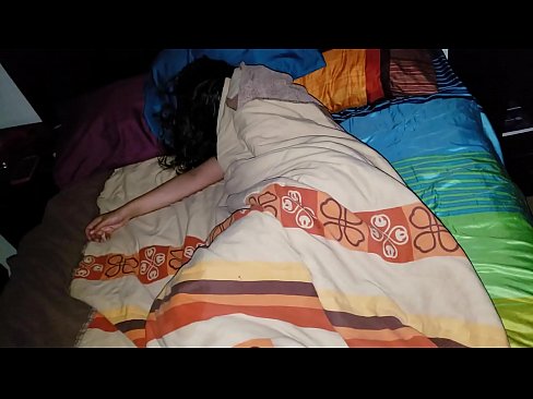 ❤️ सौतेला बेटा सोते समय अपनी युवा सौतेली माँ को डांटता है। ☑ सुपर सेक्स हम पर